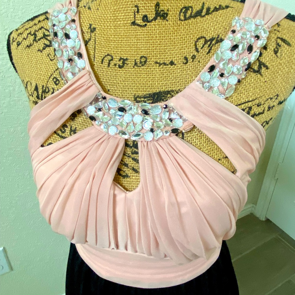 Long formal gown with beautiful collar gem detail.